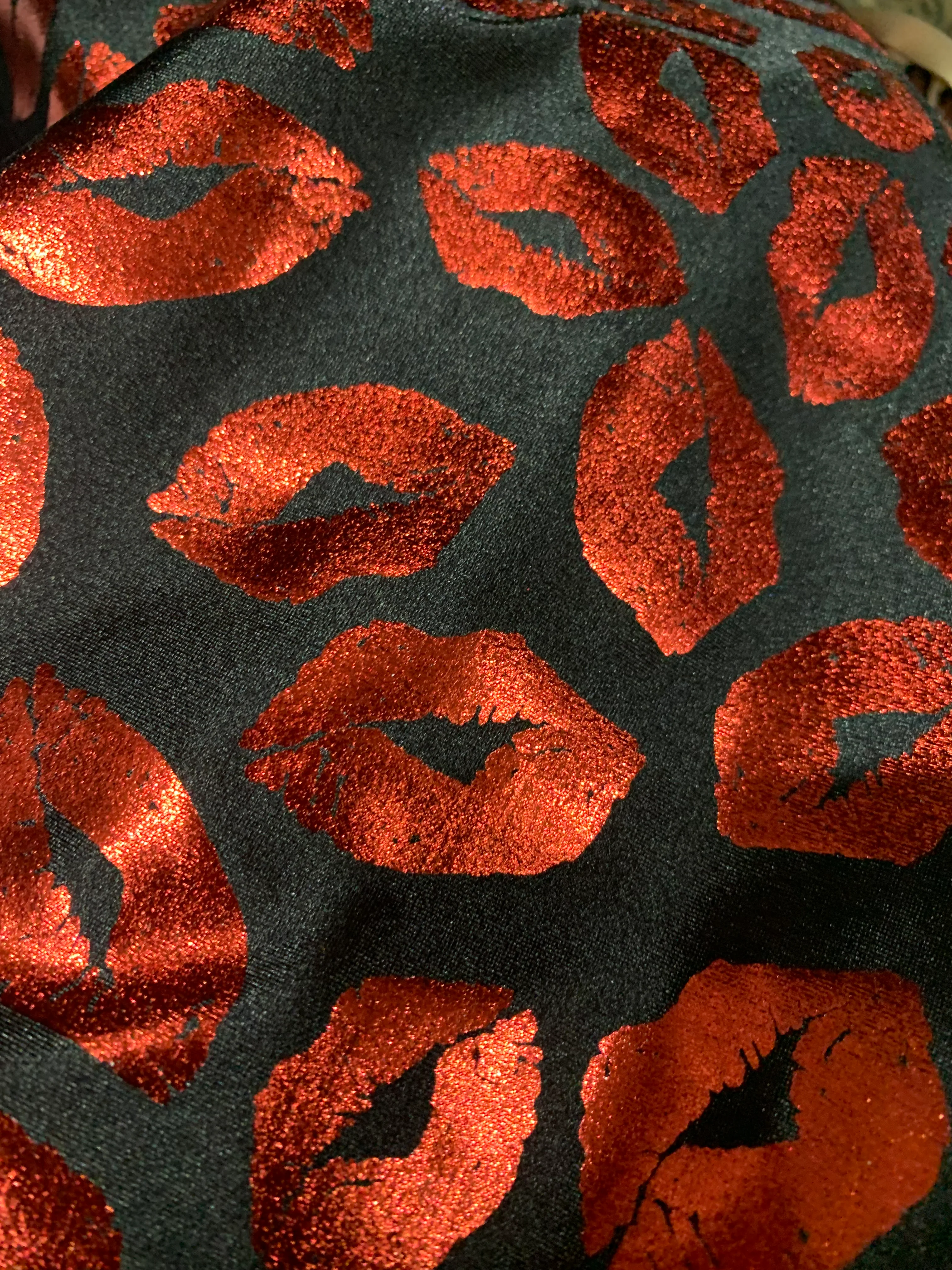 Micro G - Red Kisses - Black - Image 6