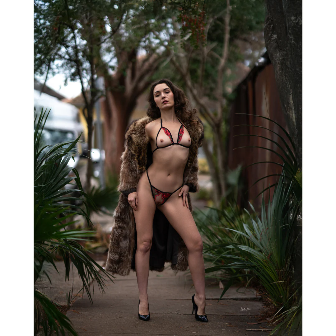 Red Romance Exposed Set with Black - Cruz - Image 6
