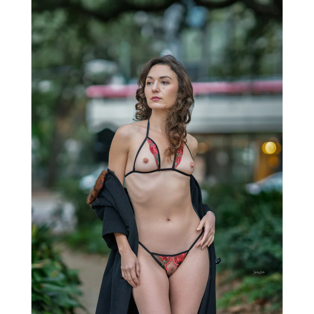 Red Romance Exposed Set with Black - Cruz - Image 7